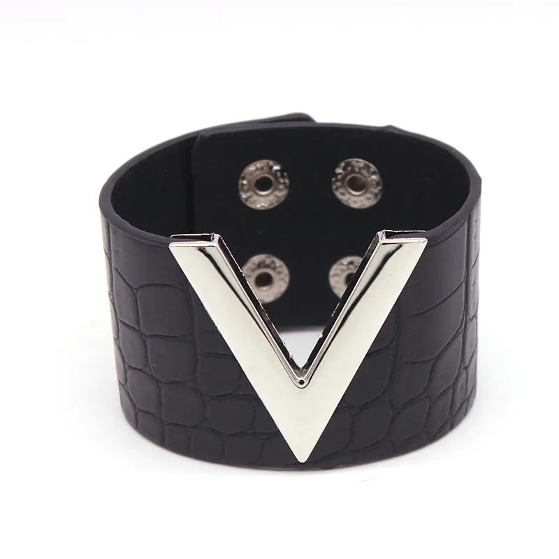 Lederarmband im Punk-Stil für Damen – V-Wort-Design